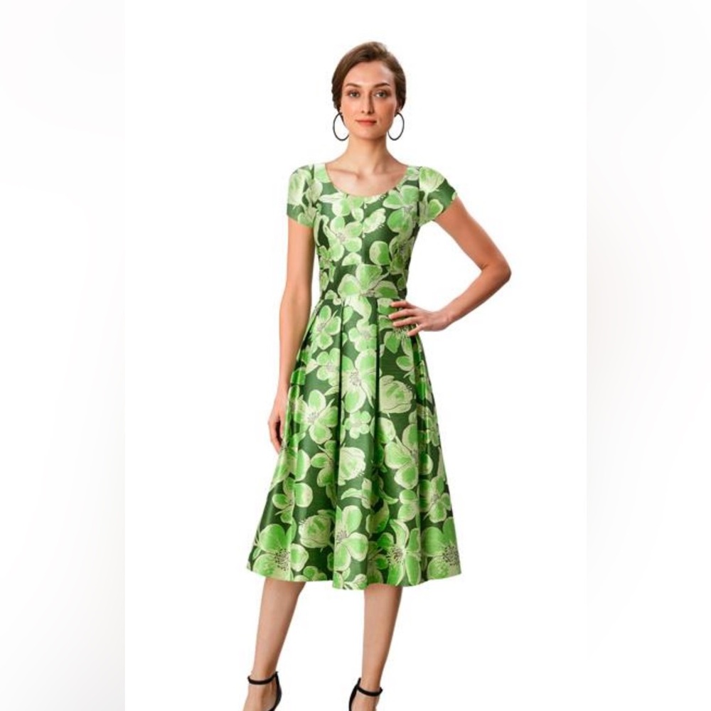 Beautiful dress. Woven dupioni. High waisted seam with side lined pockets.